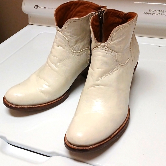 LUCCHESE ERIKA distressed BOOTIES, SIZE 9B - Picture 8 of 12